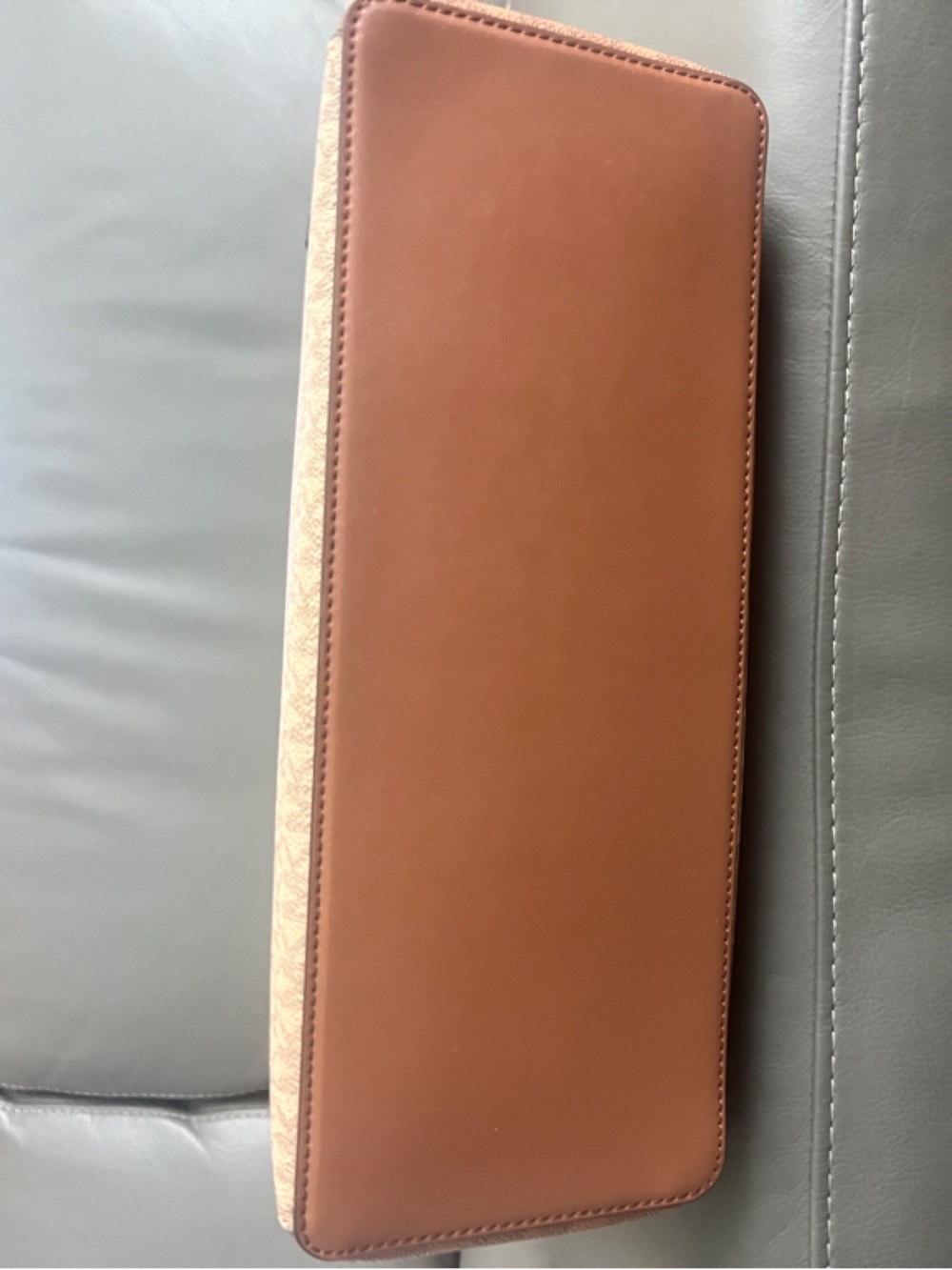Michael Kors voyager Camel Brown Tote Bag with Gold Hardware - Picture 11 of 14